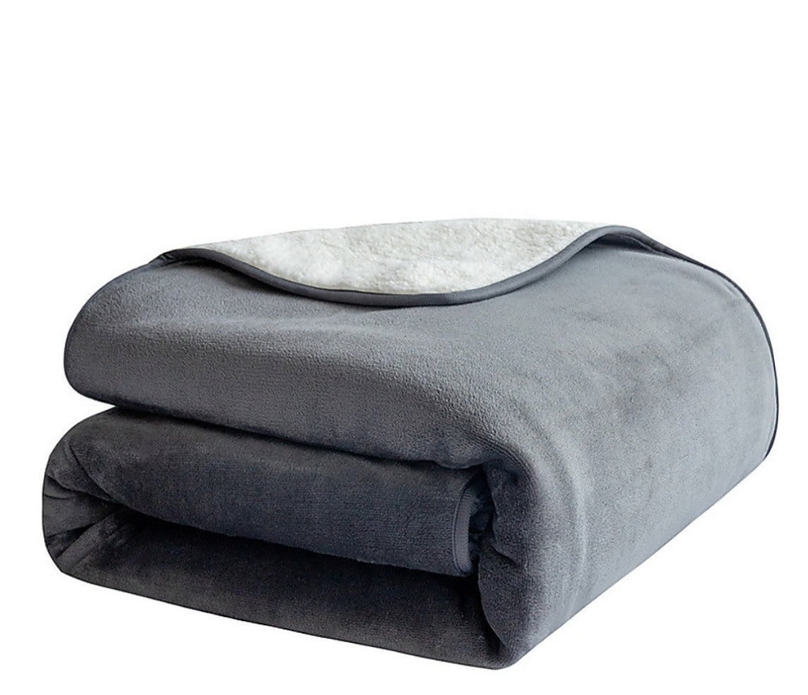 Premium Waterproof Reversible Pet Blanket: Protects Your Couch and Bed from Spills